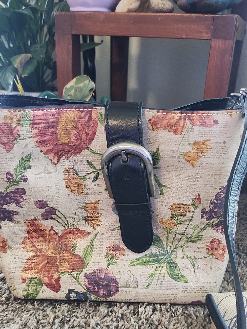 Patricia Nash Floral/Newsprint Crossbody Bag with Black Trim - Picture 3 of 7